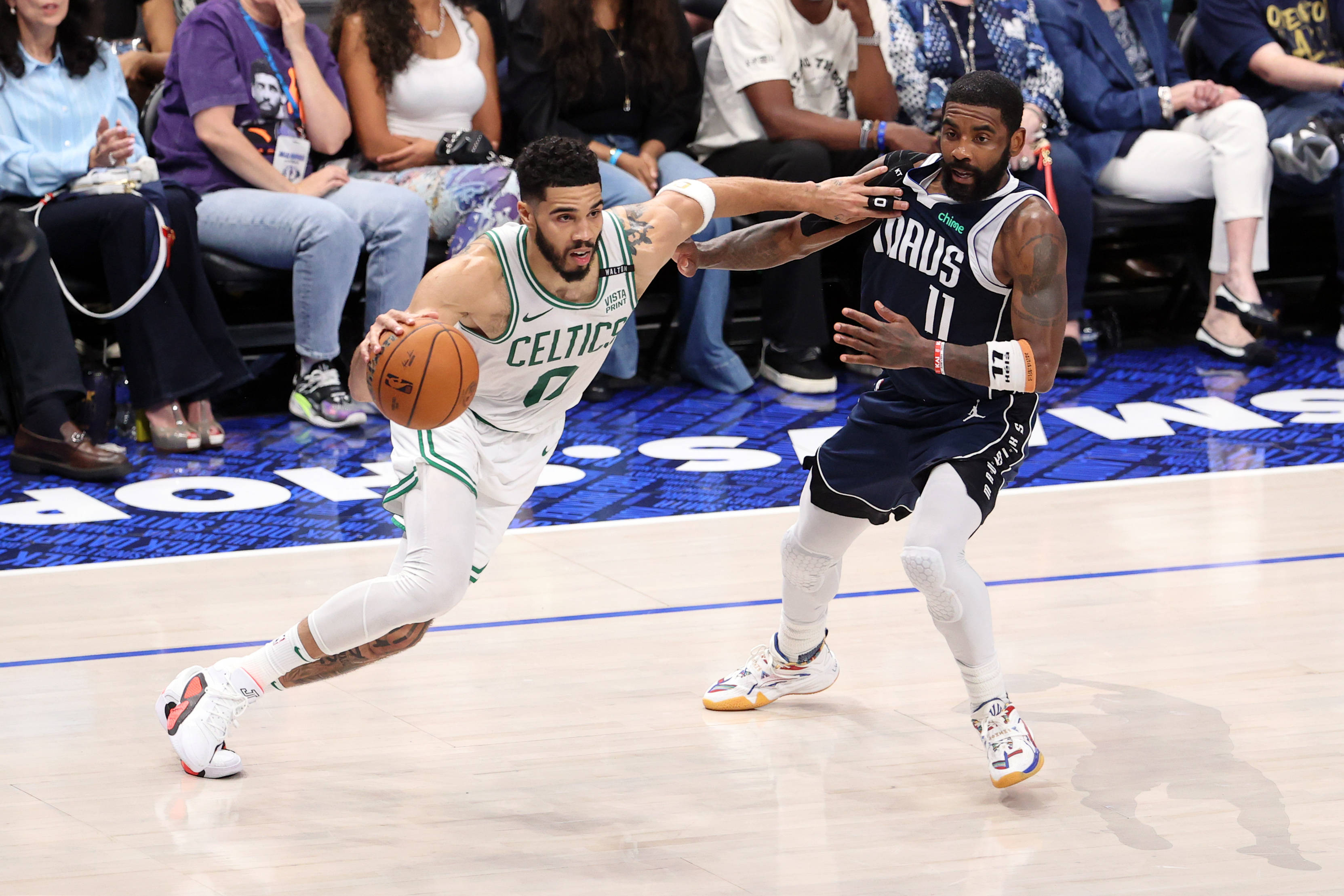 包含开拓者篮网对决，两队实力碰撞点燃球场热度的词条