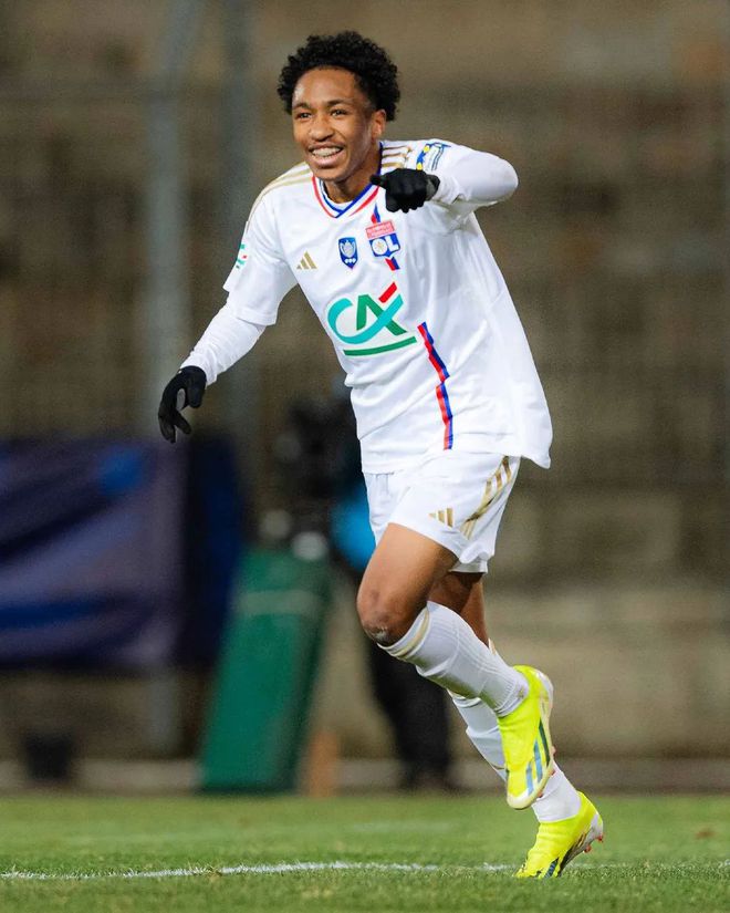 包含贝桑松遭遇不利，法国联赛排名需谨慎调整的词条