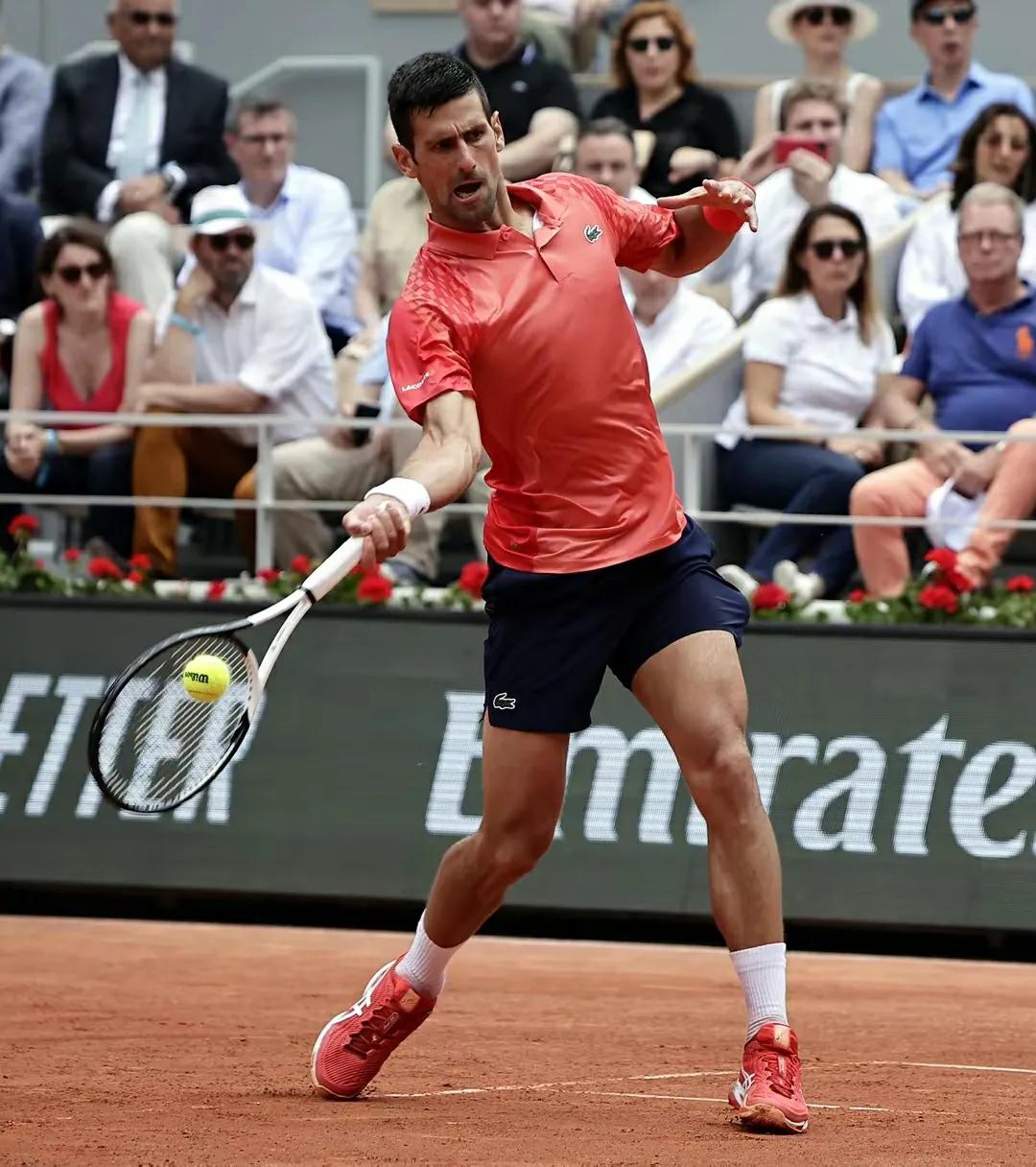 包含德约科维奇连续七场比赛得分超过惊险取胜，勇士挑战极限！的词条